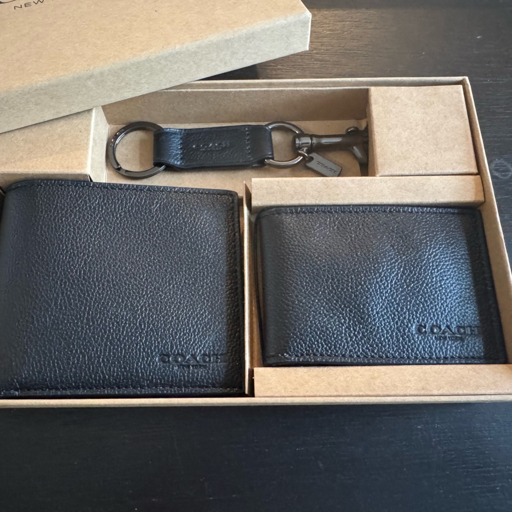 Coach Black Leather 3 in 1 Wallet and Keychain Gift Set